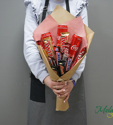 Sweets bouquet with Coca-Cola, Mars, Twix, and Snickers (made to order, one day) photo 394x433